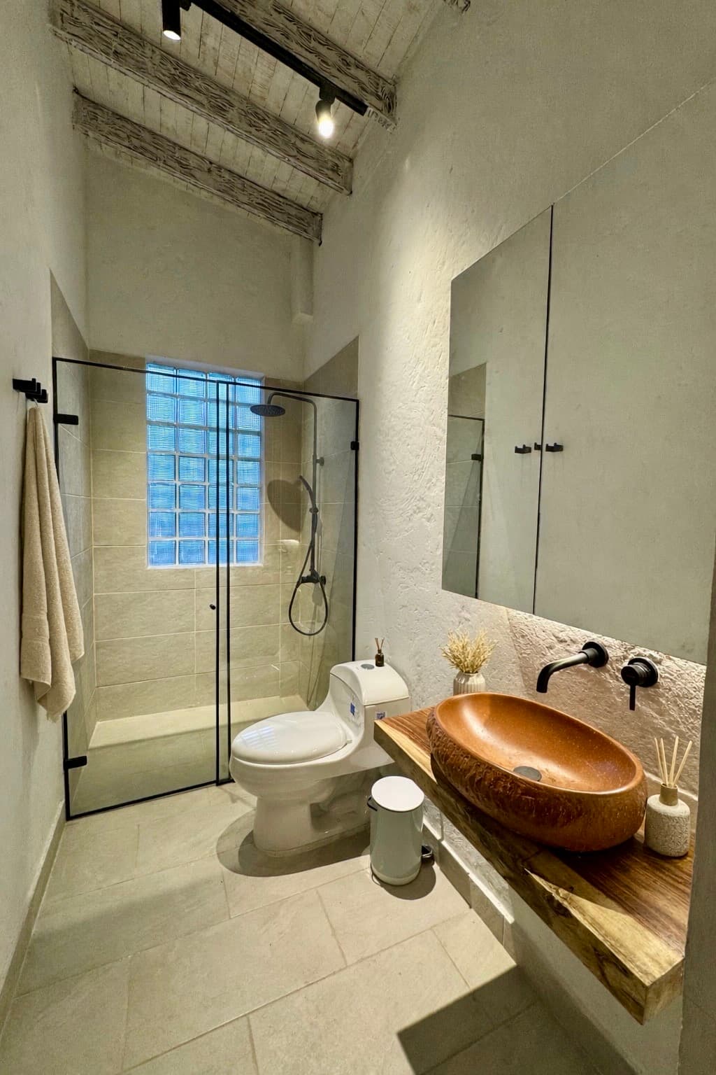 Baño privado de la habitación principal de Casa Vallejuelo