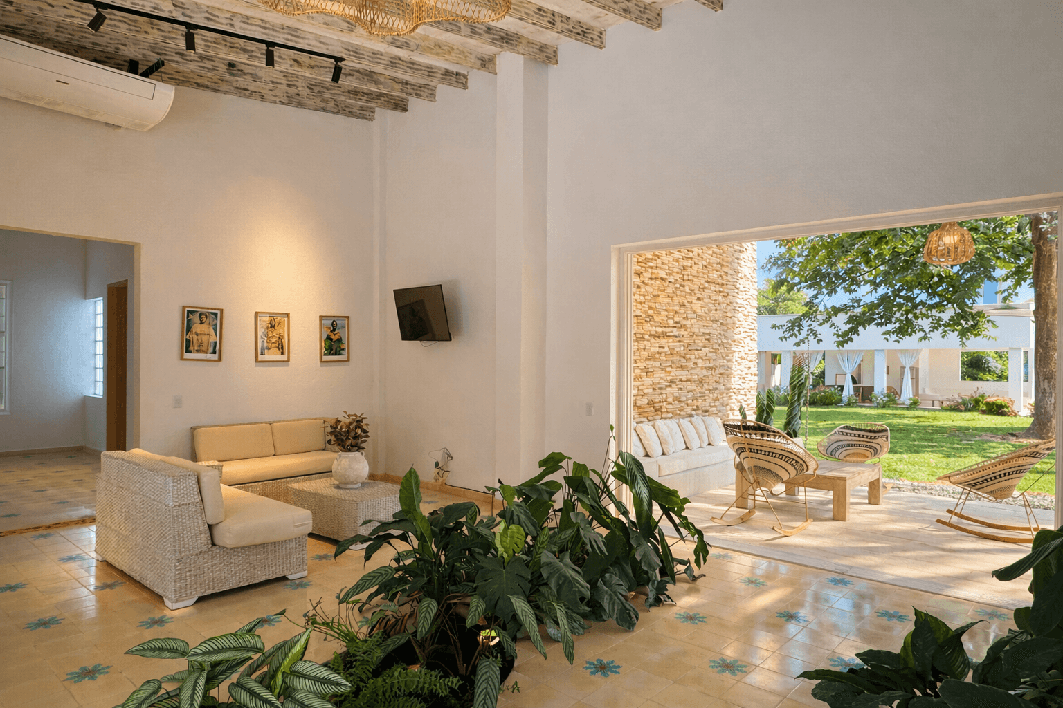 Sala de televisión con DirecTV de Casa Vallejuelo